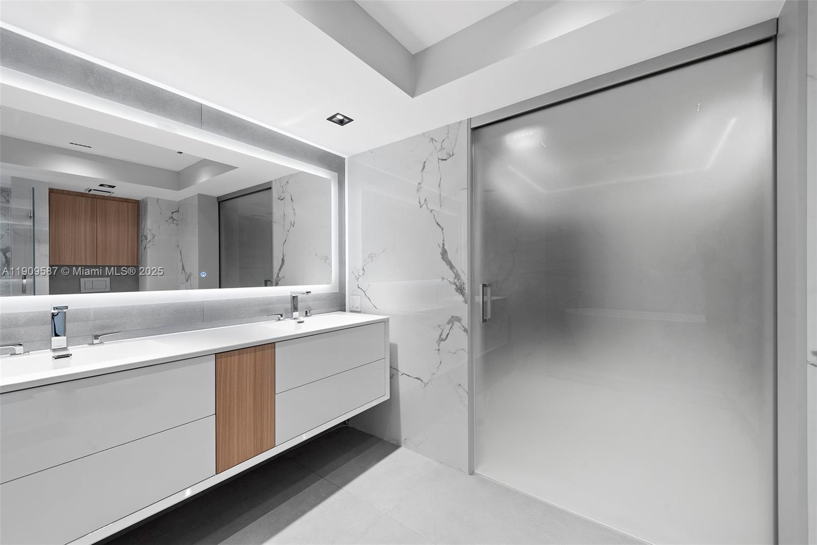 3640 Yacht Club Dr # 810