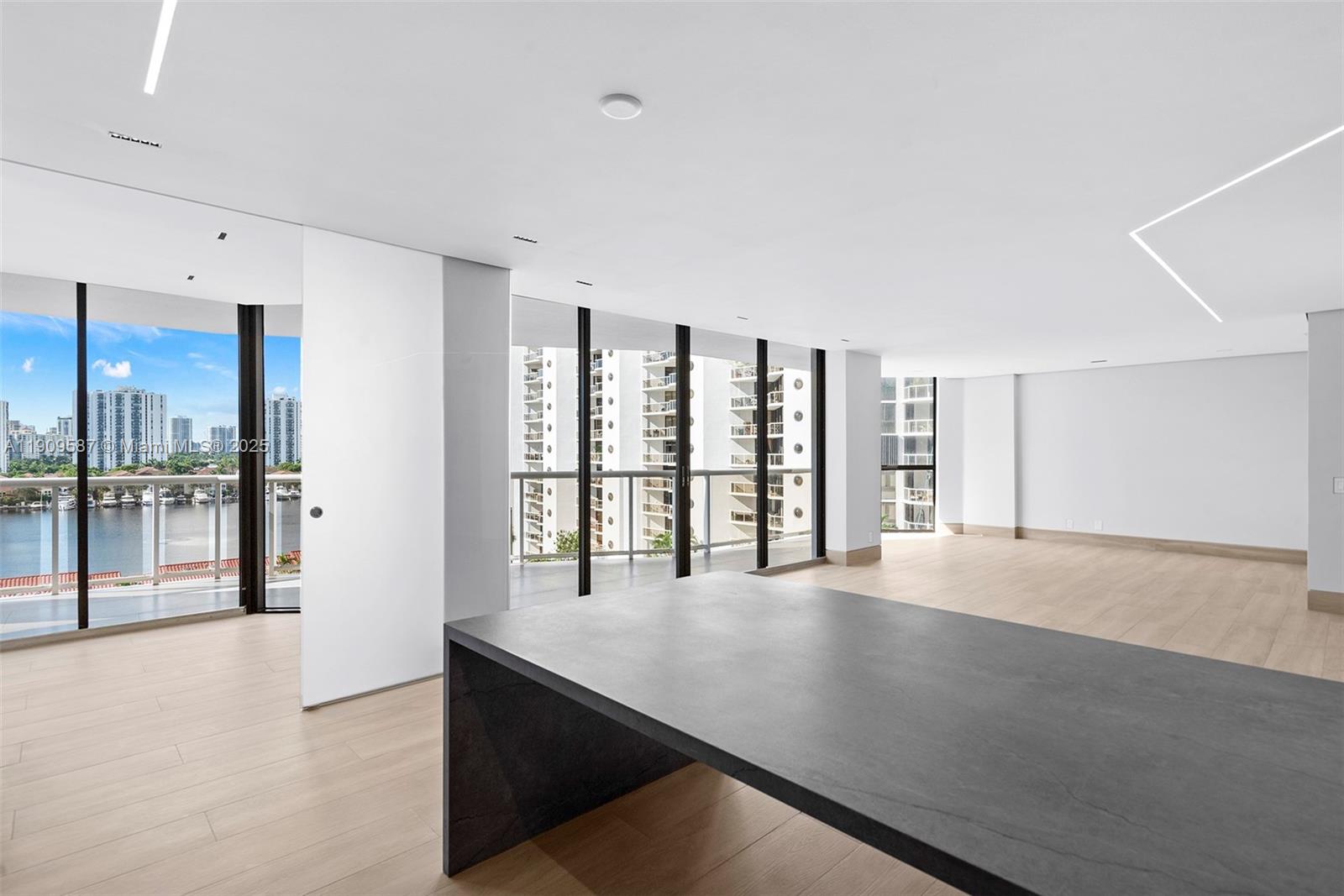 3640 Yacht Club Dr # 810