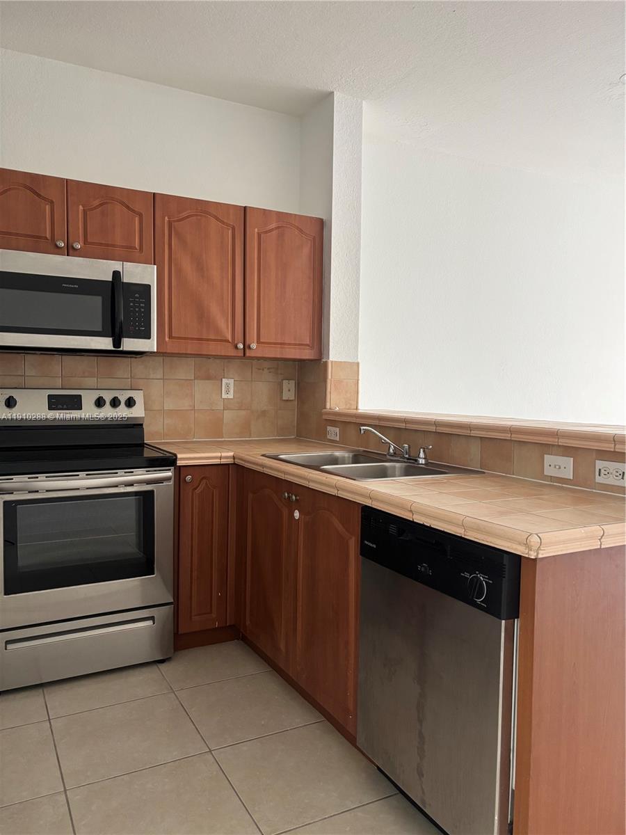 17710 NW 73rd Ave # 20 Unit: 202-20