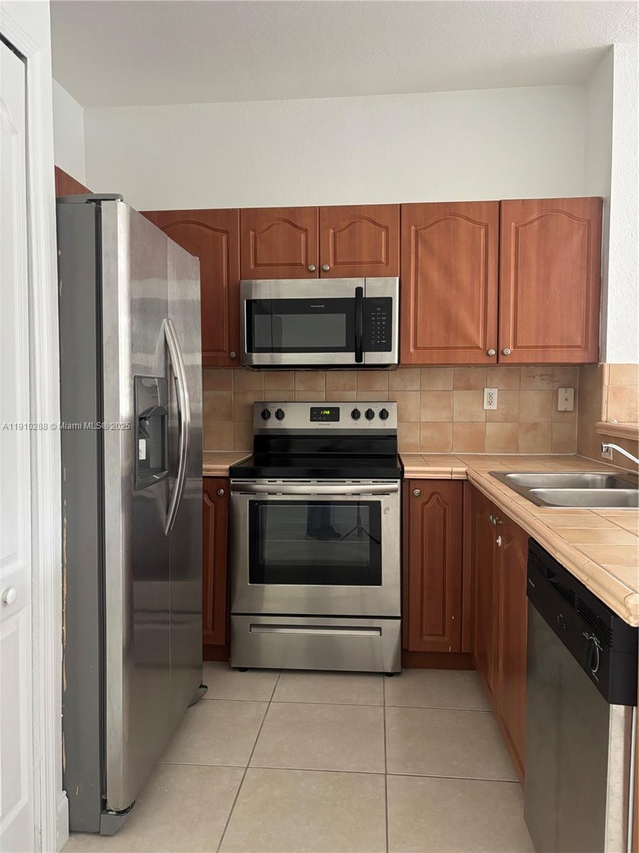 17710 NW 73rd Ave # 20 Unit: 202-20