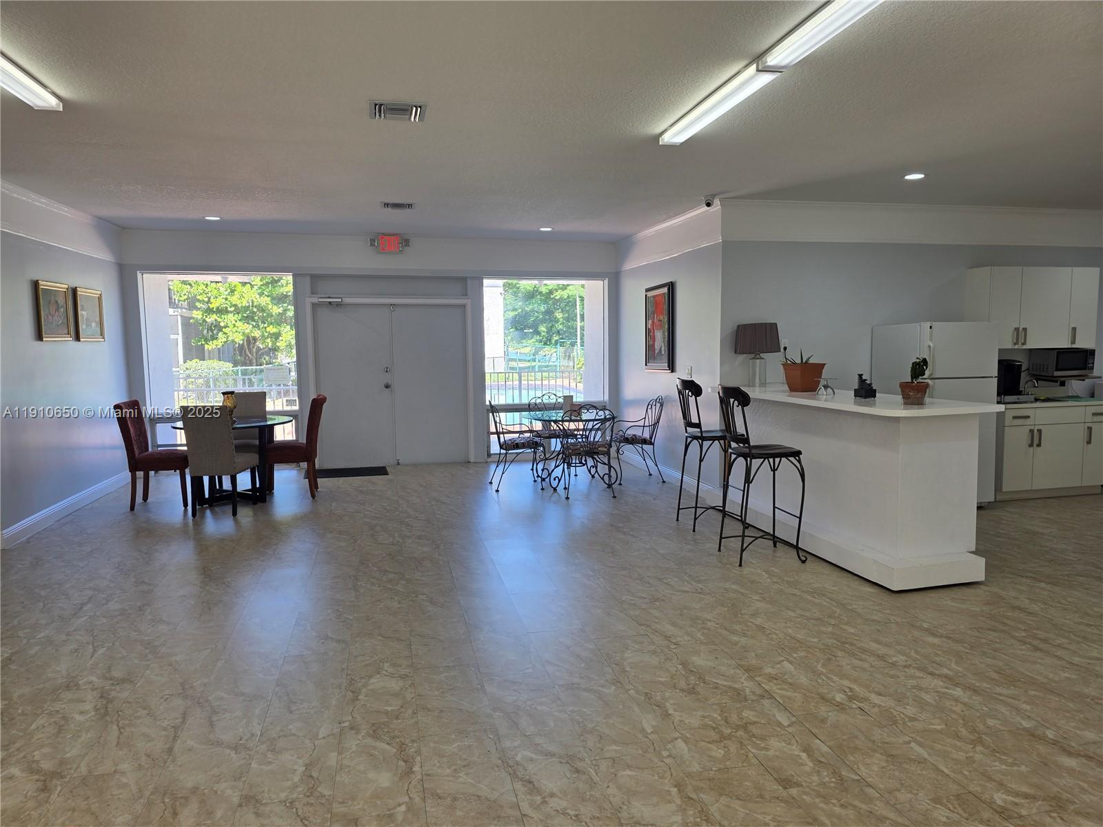 10399 N Kendall Dr Unit: AA8