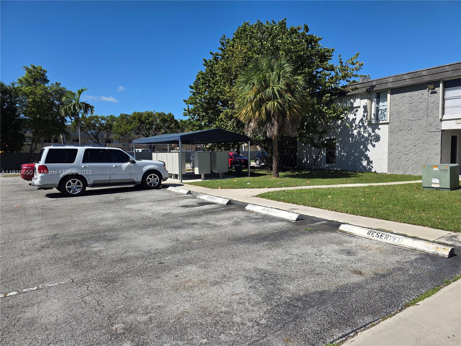 10399 N Kendall Dr Unit: AA8