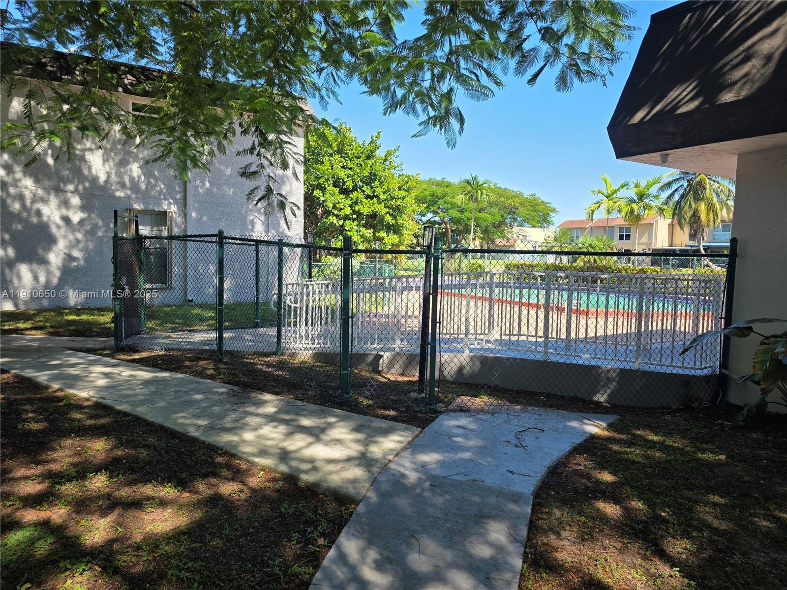 10399 N Kendall Dr Unit: AA8