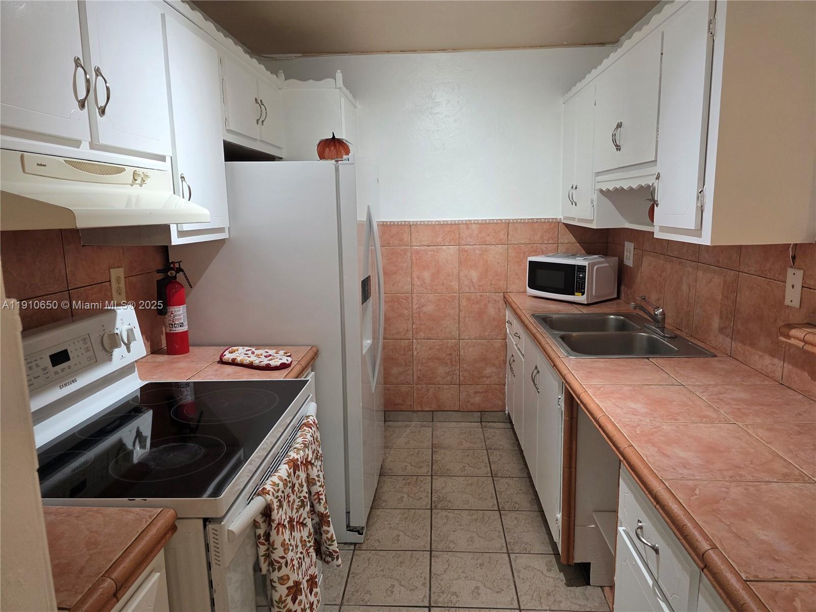 10399 N Kendall Dr Unit: AA8