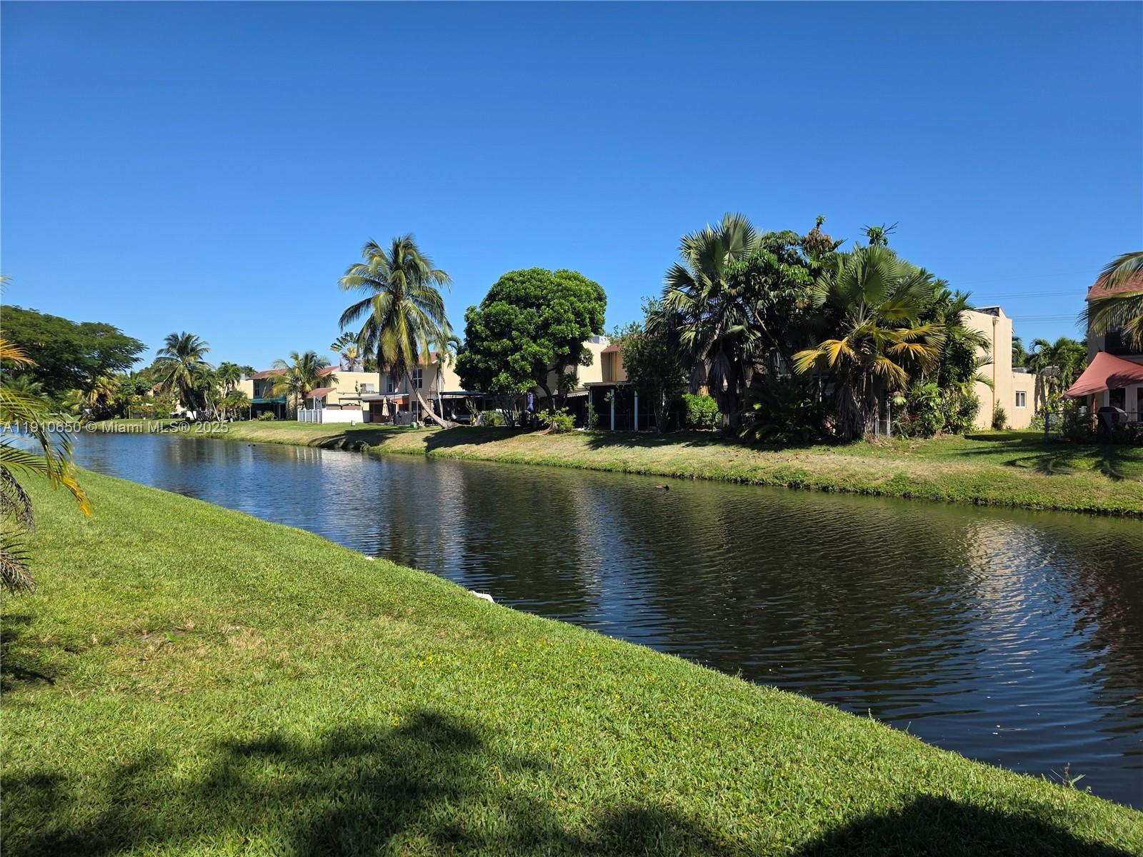 10399 N Kendall Dr Unit: AA8