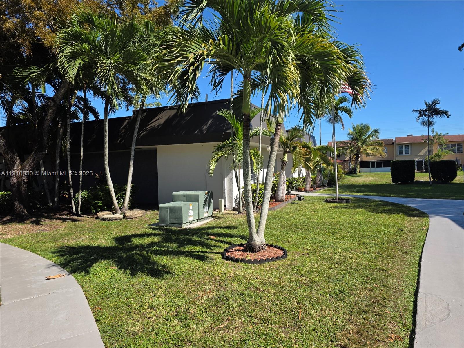 10399 N Kendall Dr Unit: AA8