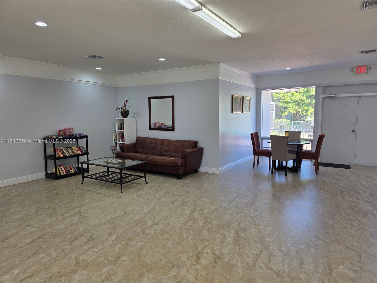 10399 N Kendall Dr Unit: AA8