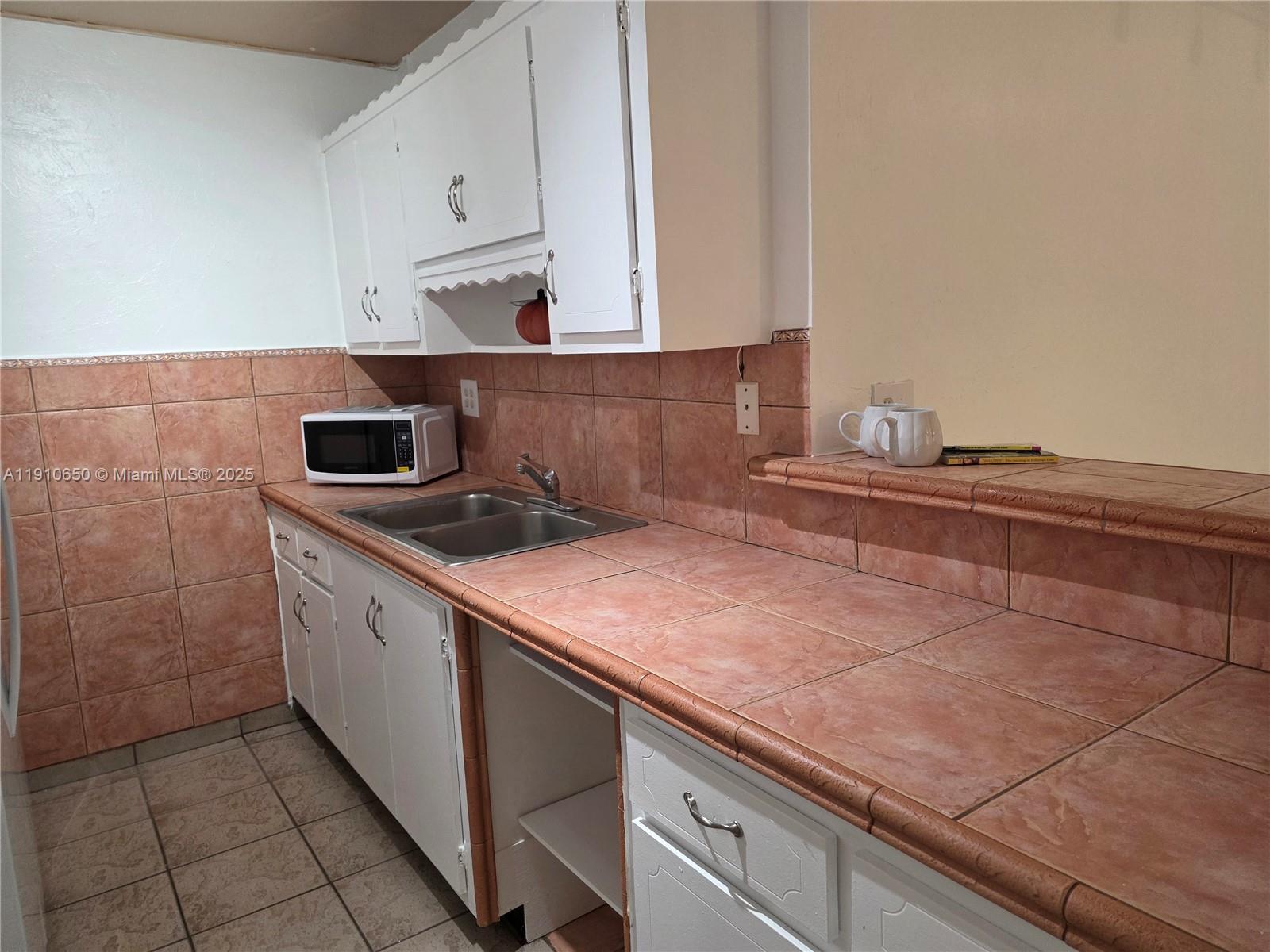 10399 N Kendall Dr Unit: AA8