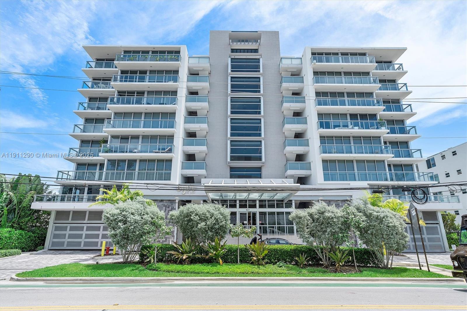 9521 E Bay Harbor Dr # 604