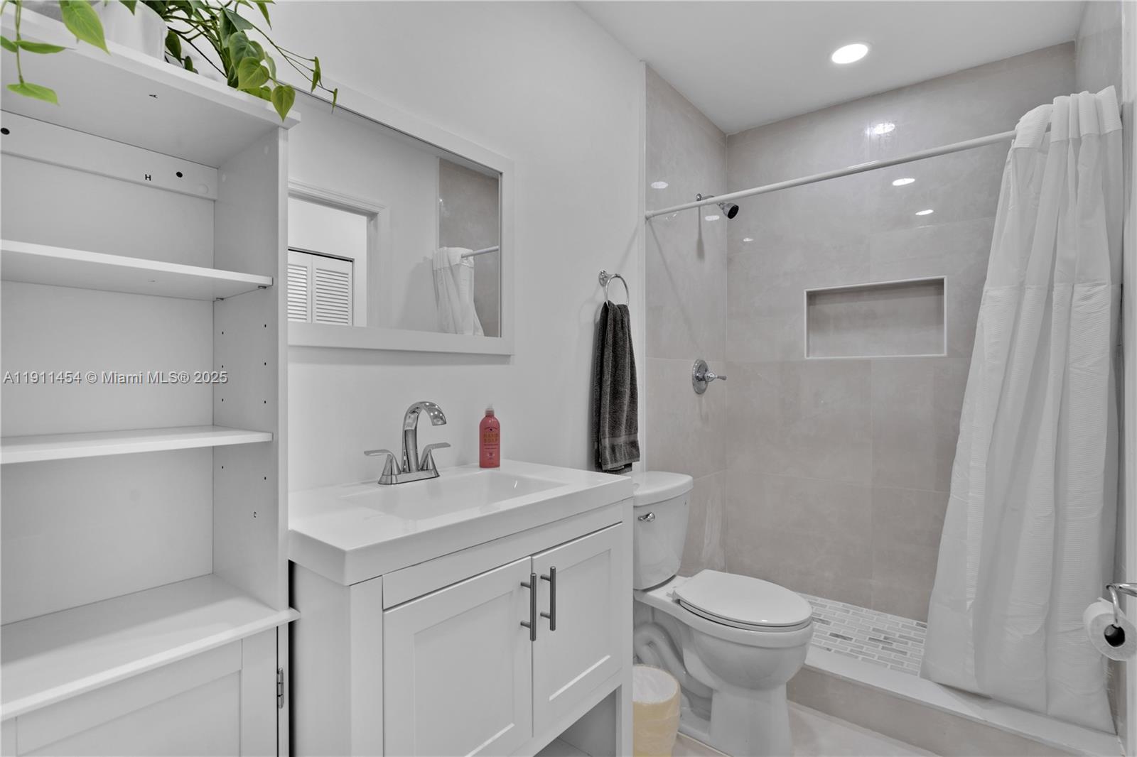 1841 SW 29th Ave # A