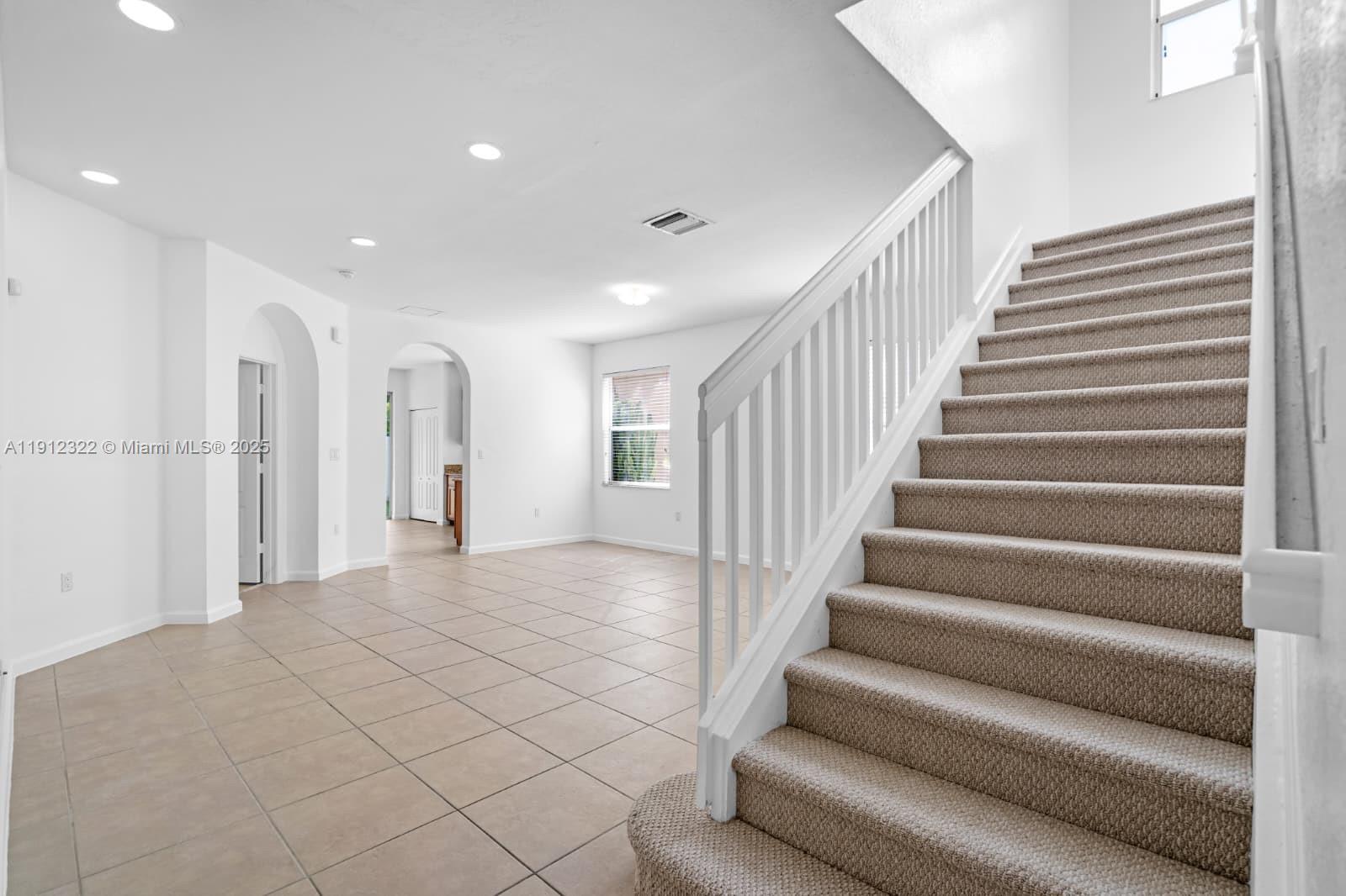 1095 NE 39th Ave # 1095