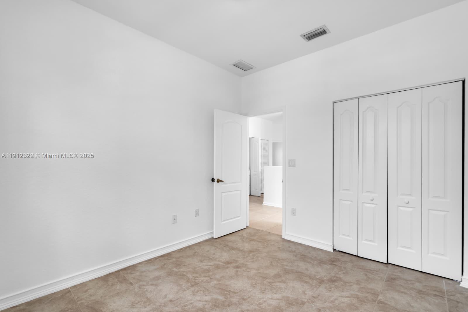 1095 NE 39th Ave # 1095