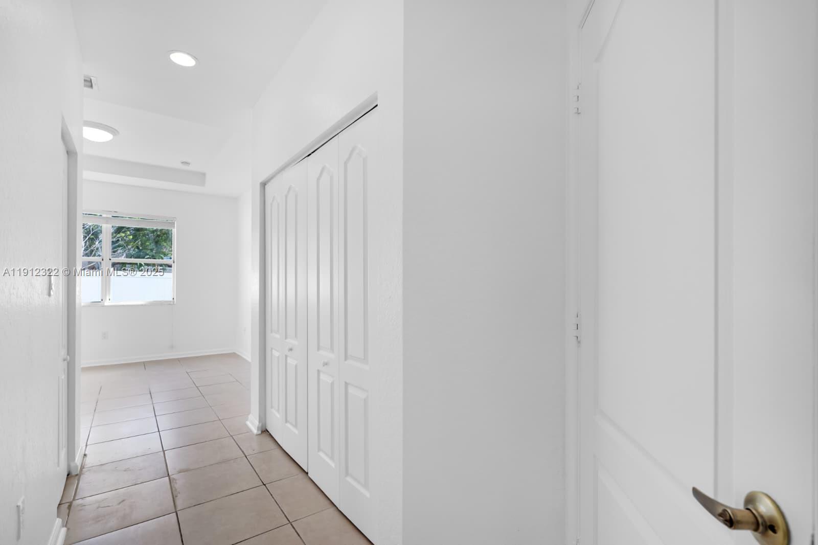 1095 NE 39th Ave # 1095