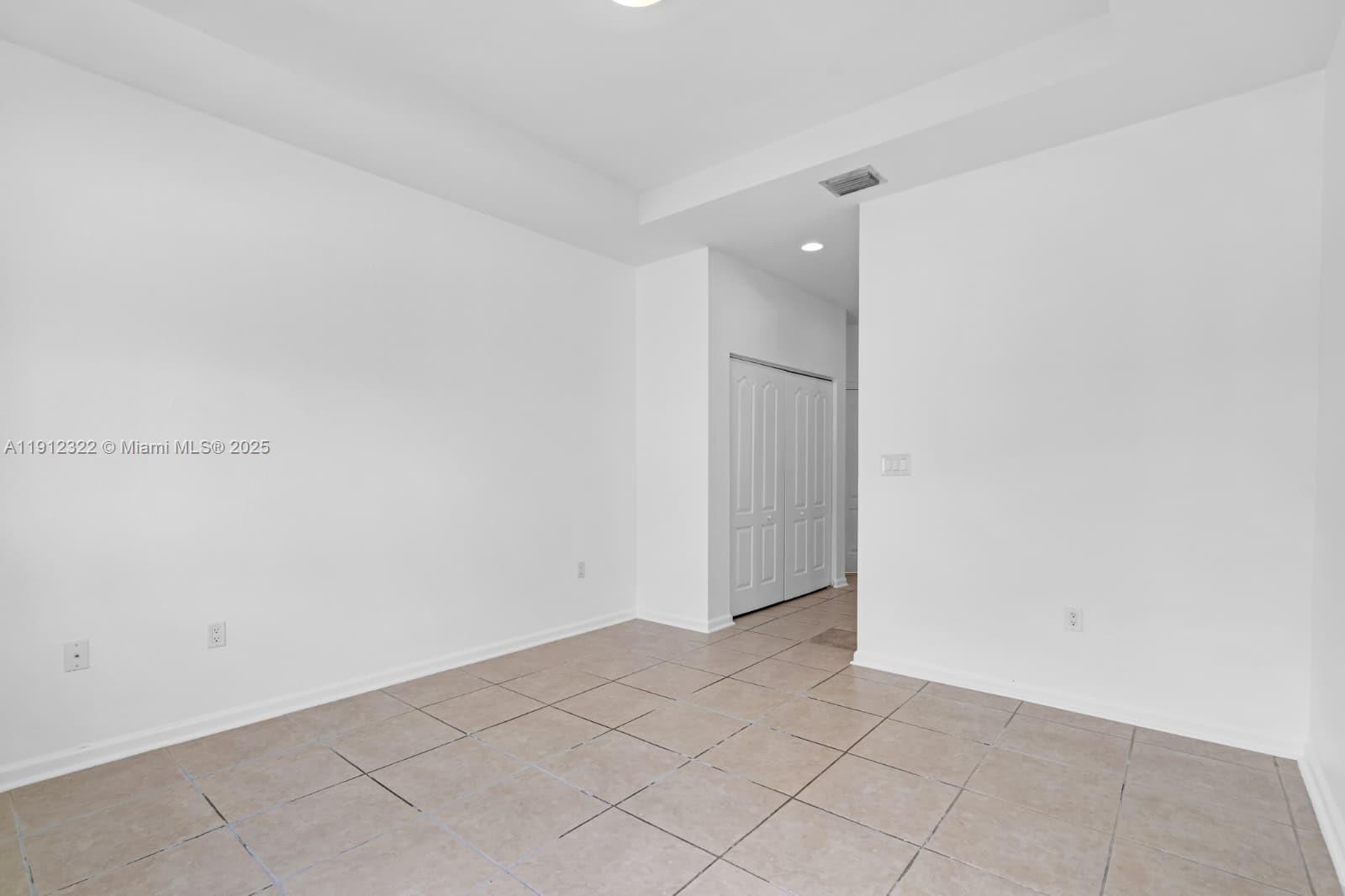 1095 NE 39th Ave # 1095