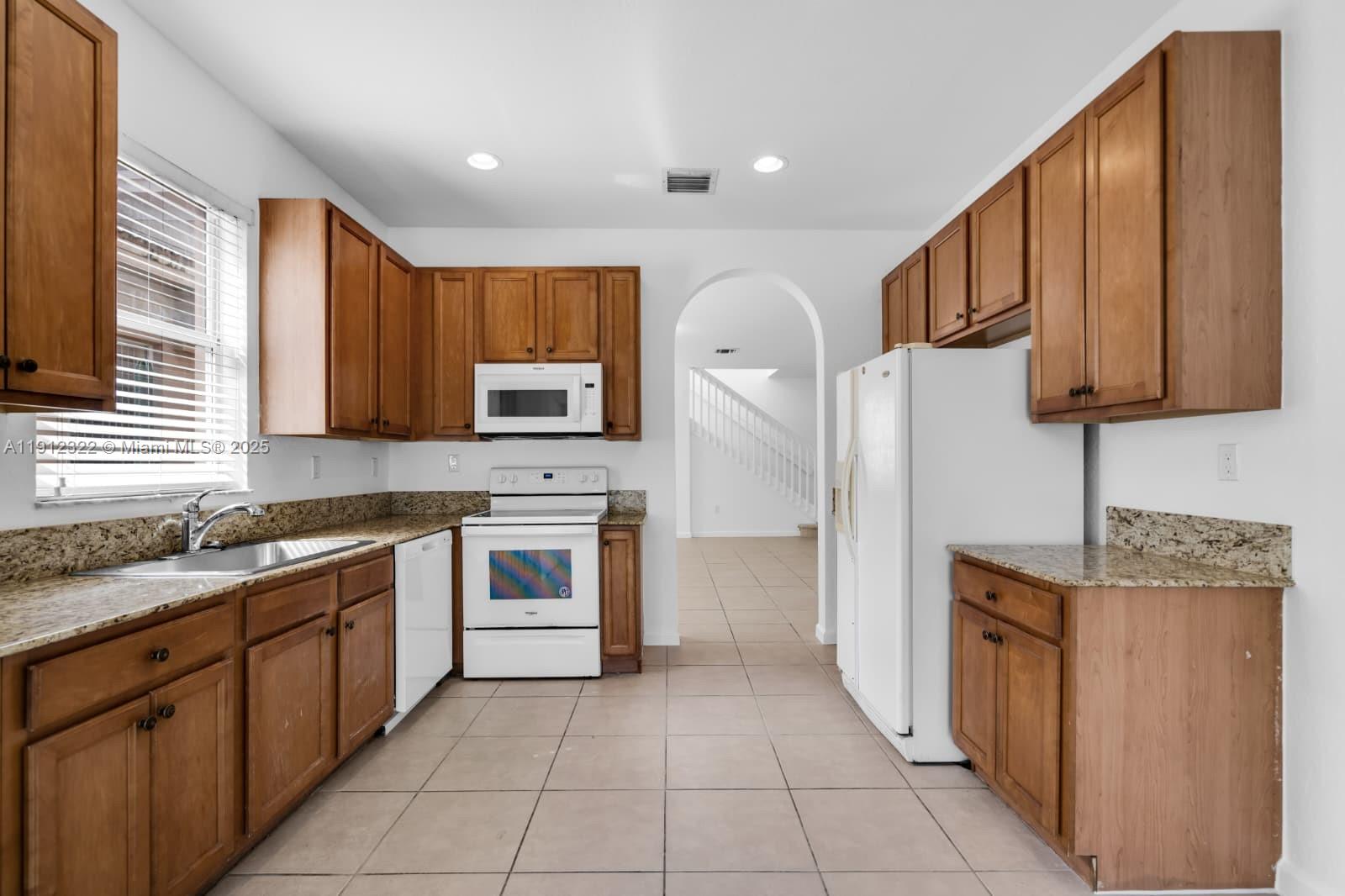 1095 NE 39th Ave # 1095