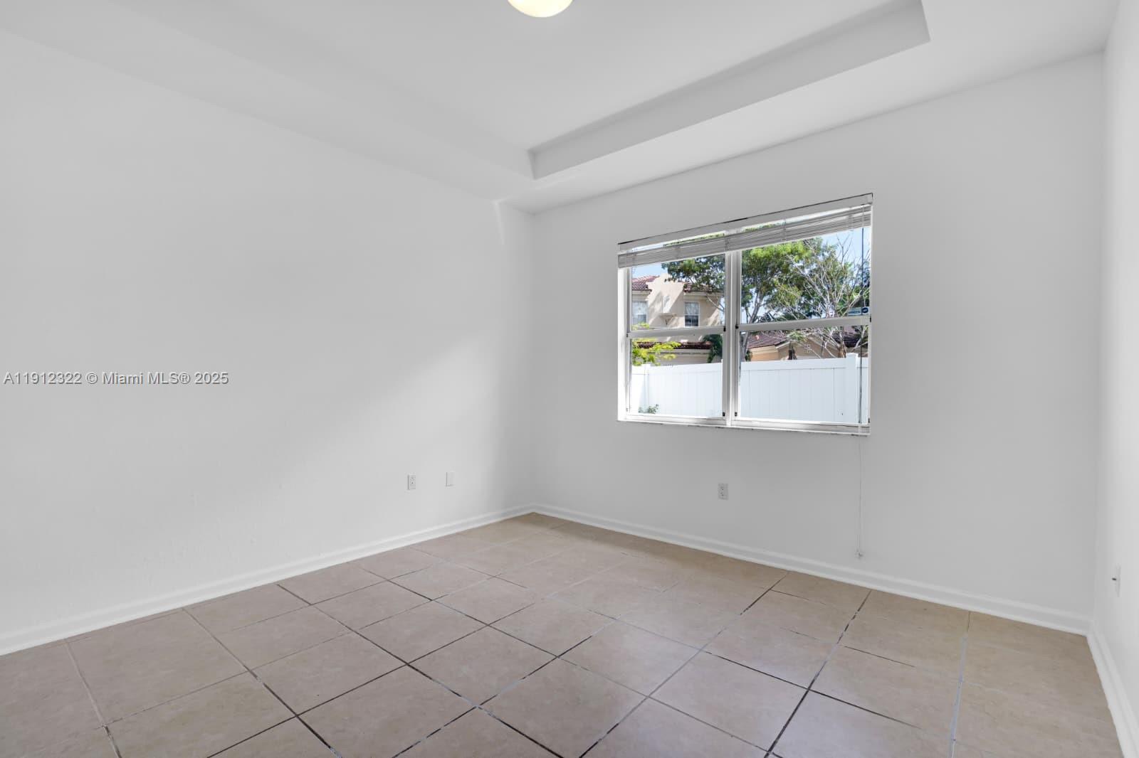 1095 NE 39th Ave # 1095