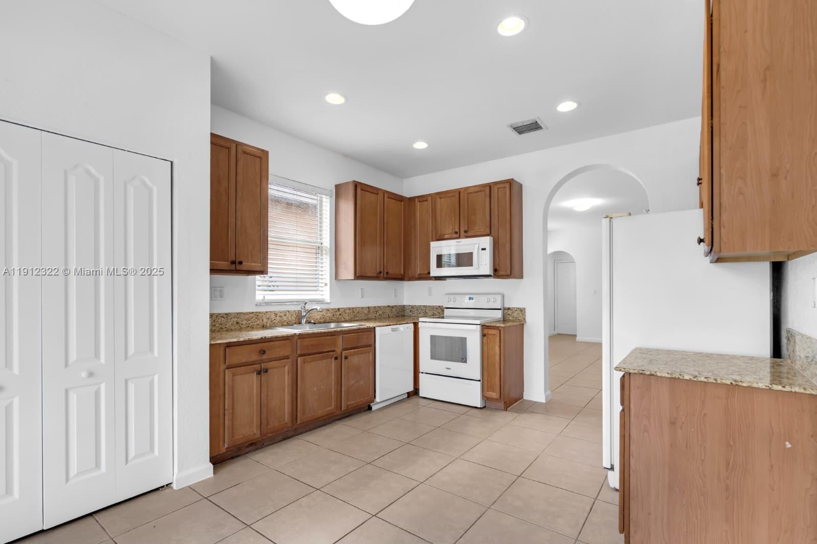 1095 NE 39th Ave # 1095