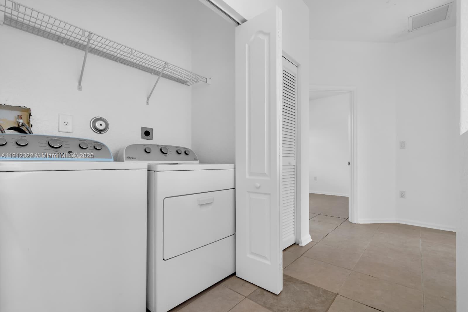 1095 NE 39th Ave # 1095