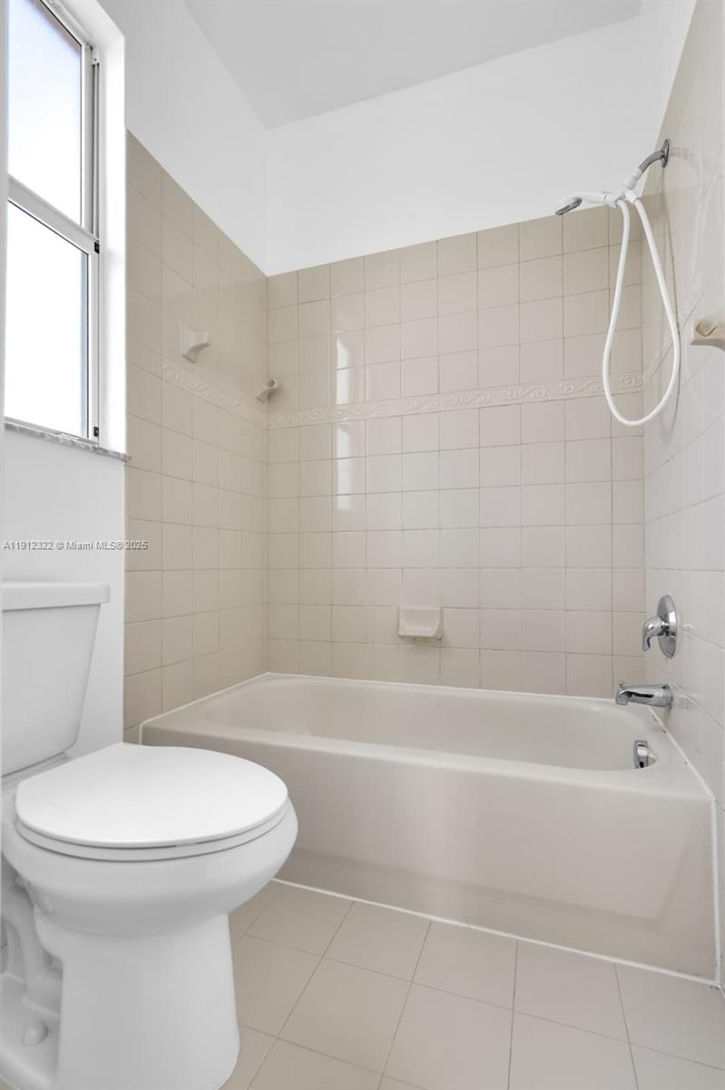 1095 NE 39th Ave # 1095