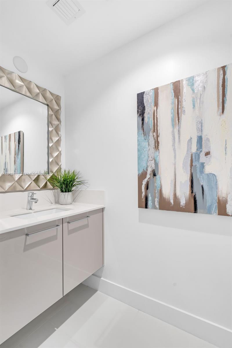 100 E Las Olas Blvd # 3703