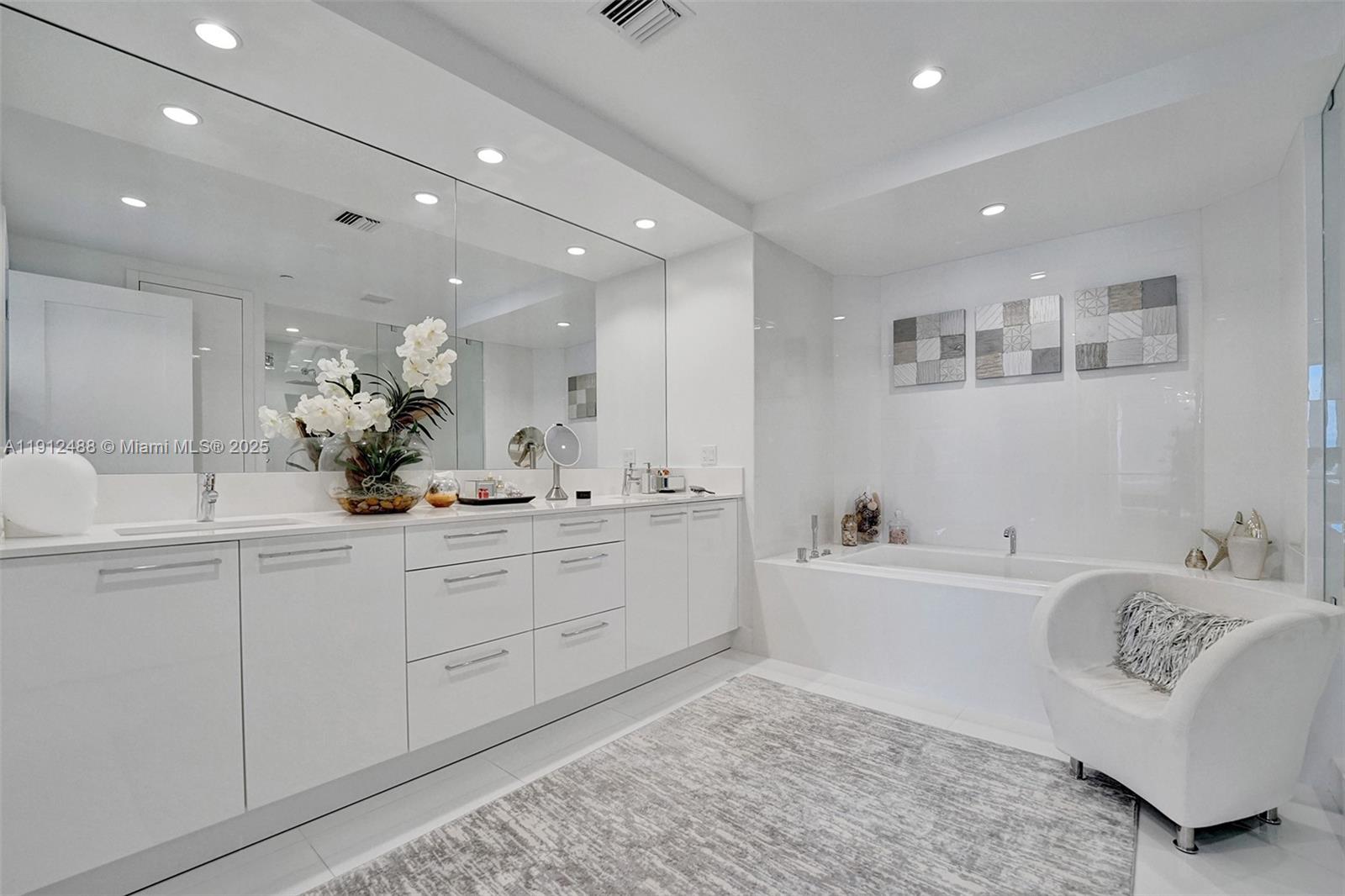 100 E Las Olas Blvd # 3703