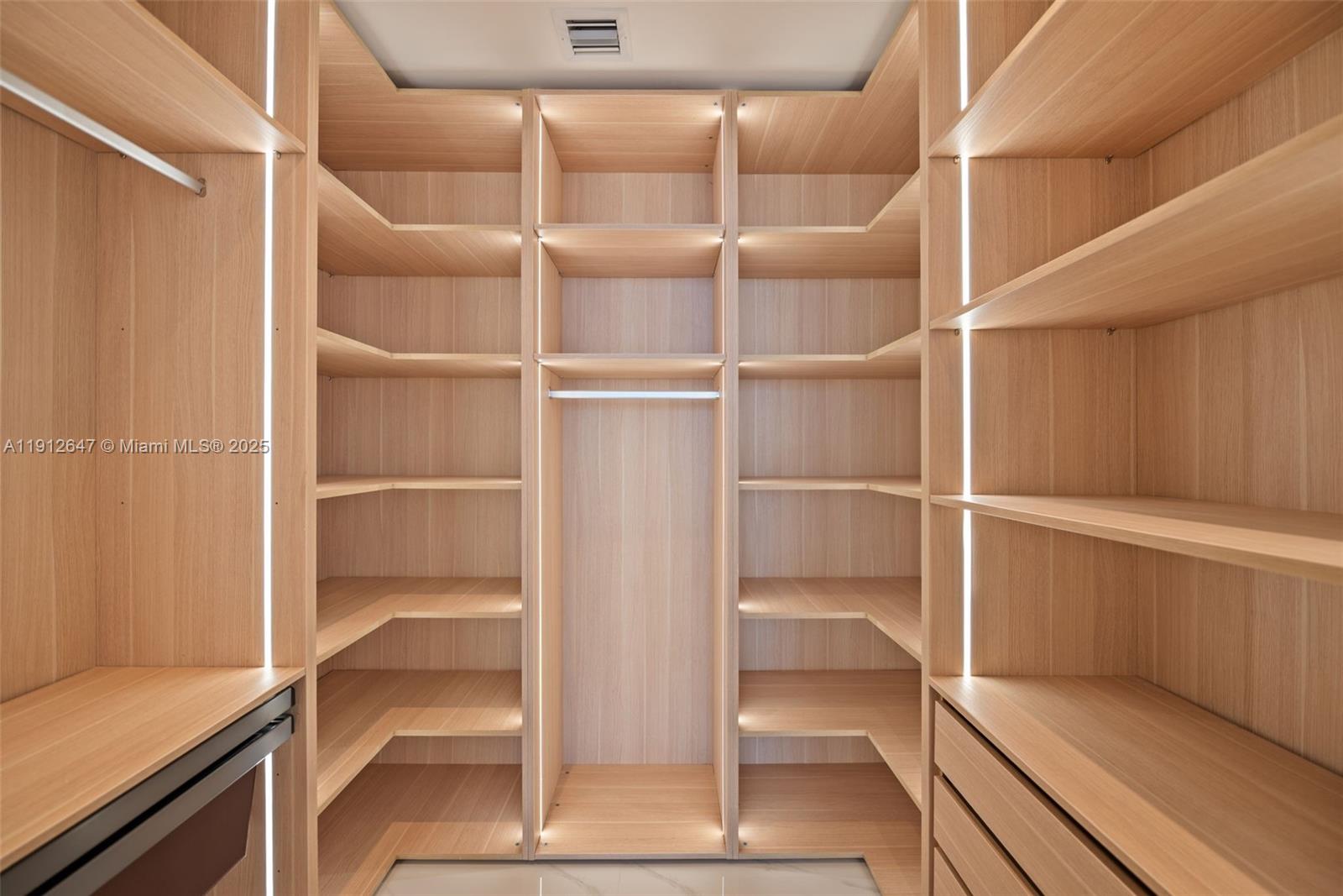 700 NE 24th St # 5606