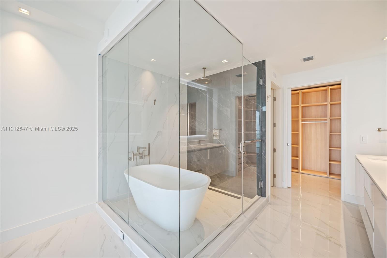 700 NE 24th St # 5606