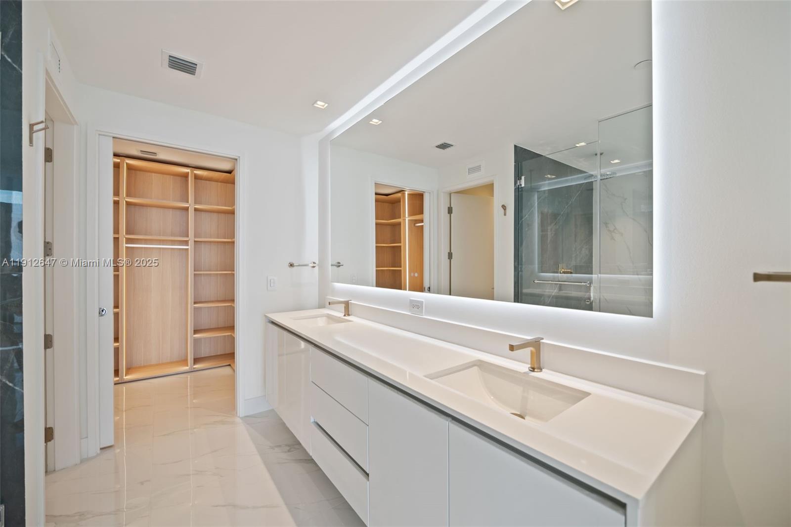 700 NE 24th St # 5606