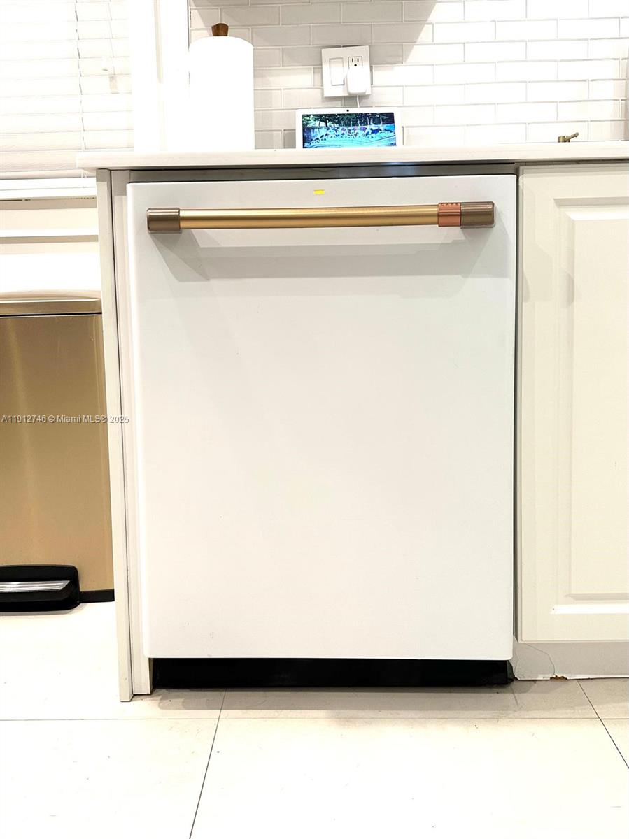 10040 NW 9th St Cir # 202