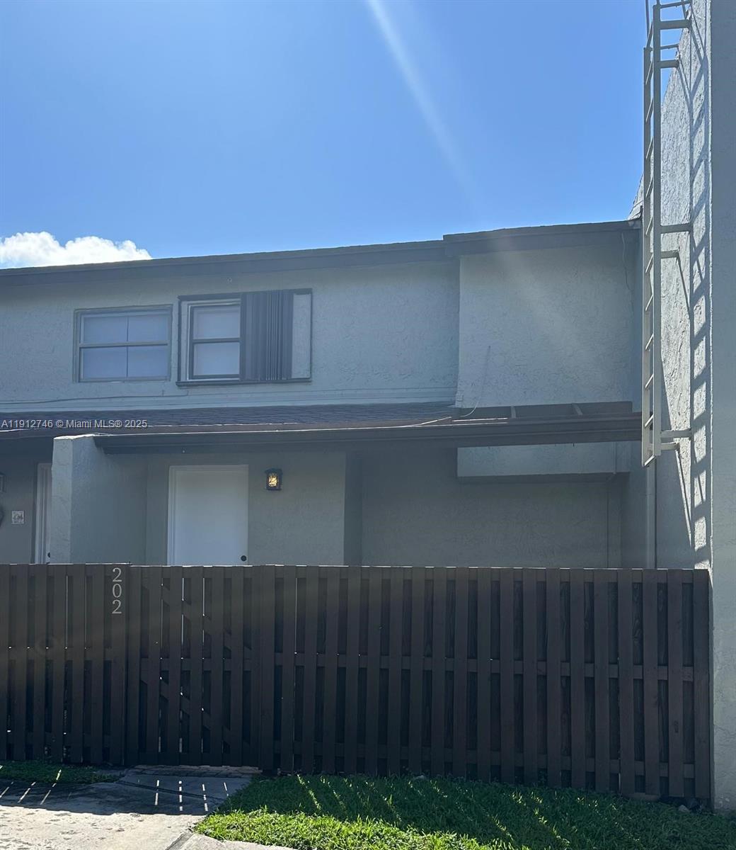 10040 NW 9th St Cir # 202