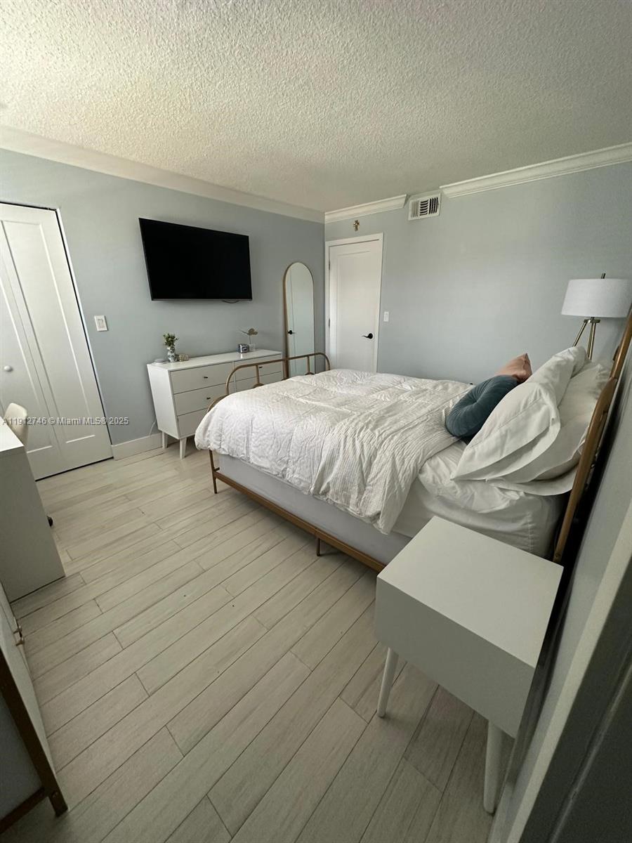 10040 NW 9th St Cir # 202