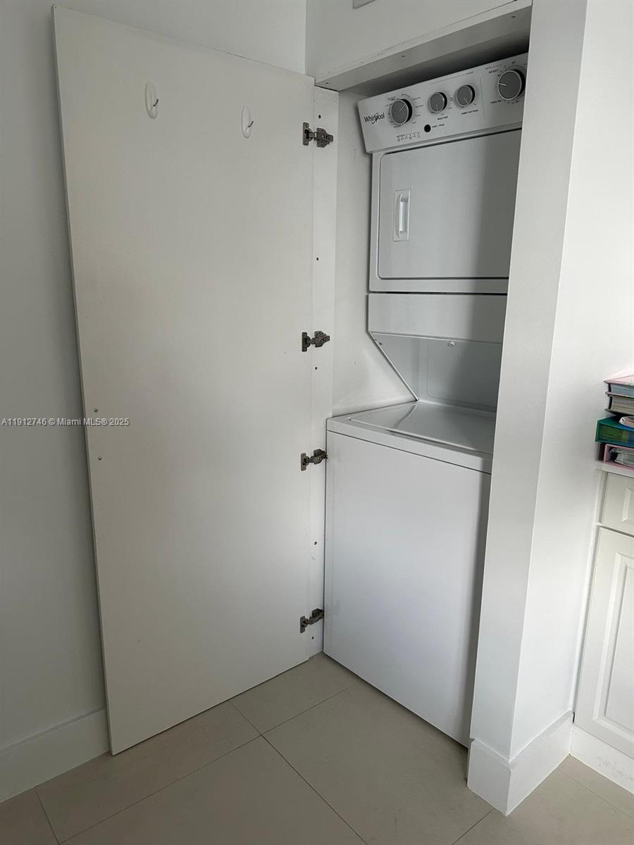 10040 NW 9th St Cir # 202