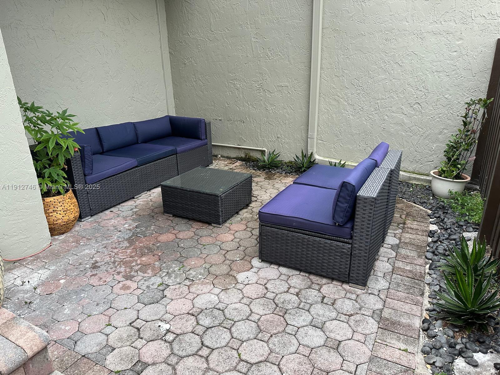 10040 NW 9th St Cir # 202