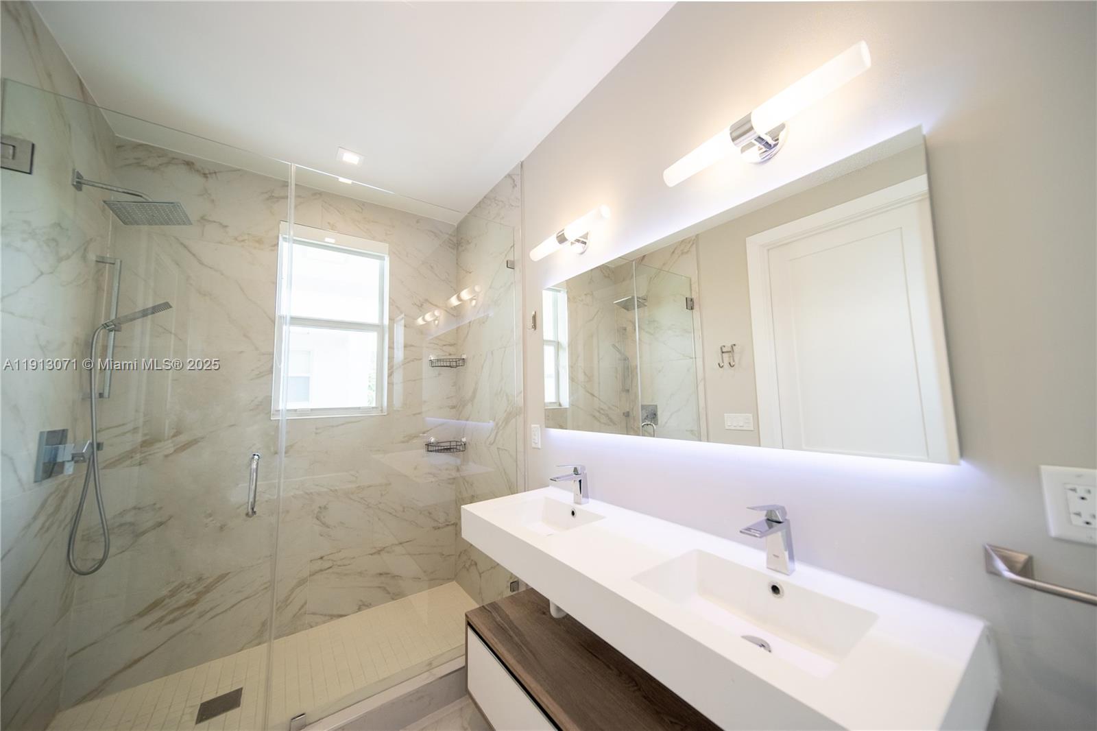 3651 SW 26th St # 3651