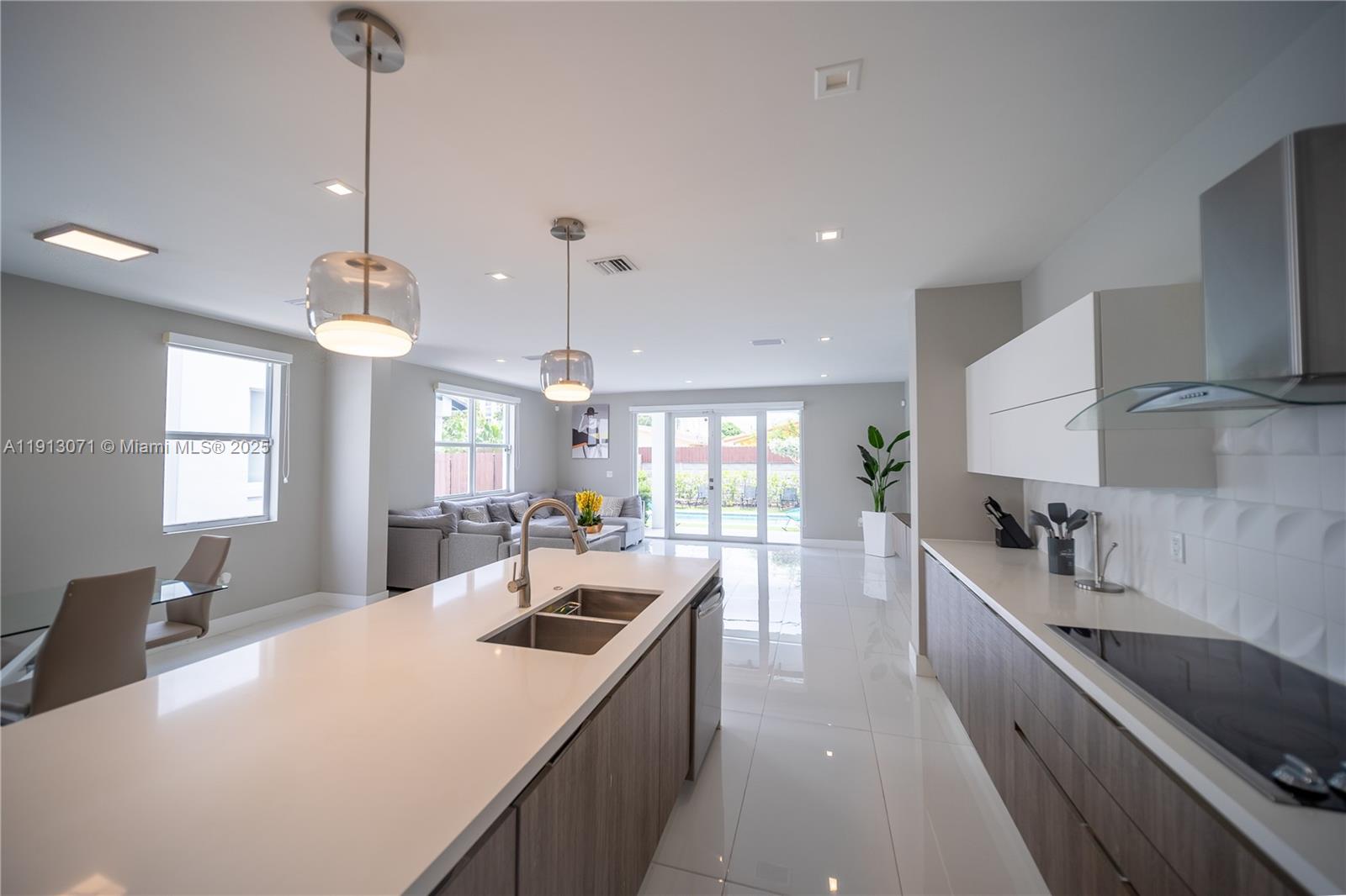 3651 SW 26th St # 3651