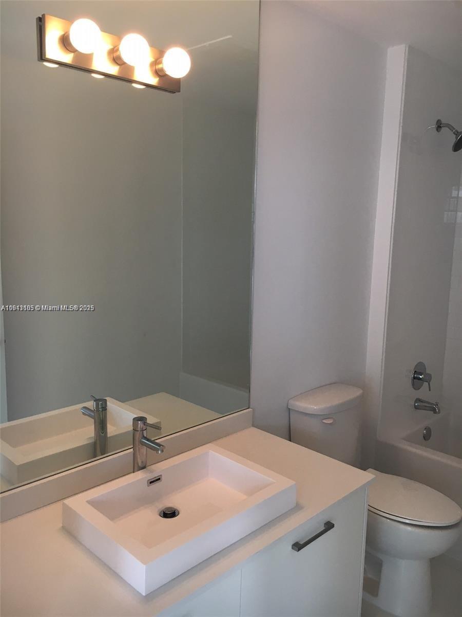 151 SE 1st St # 1611