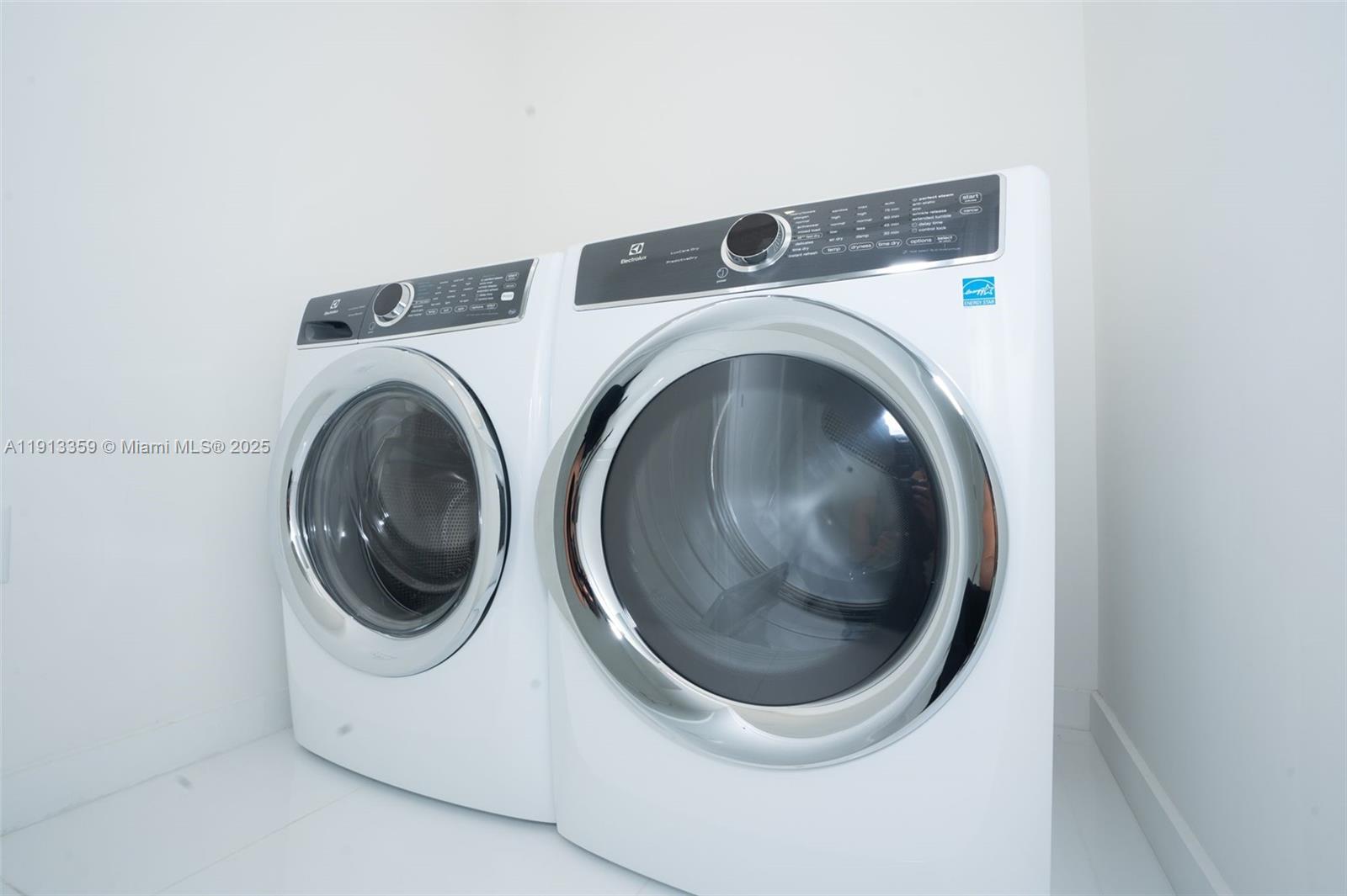 851 NE 1st Ave # 3908