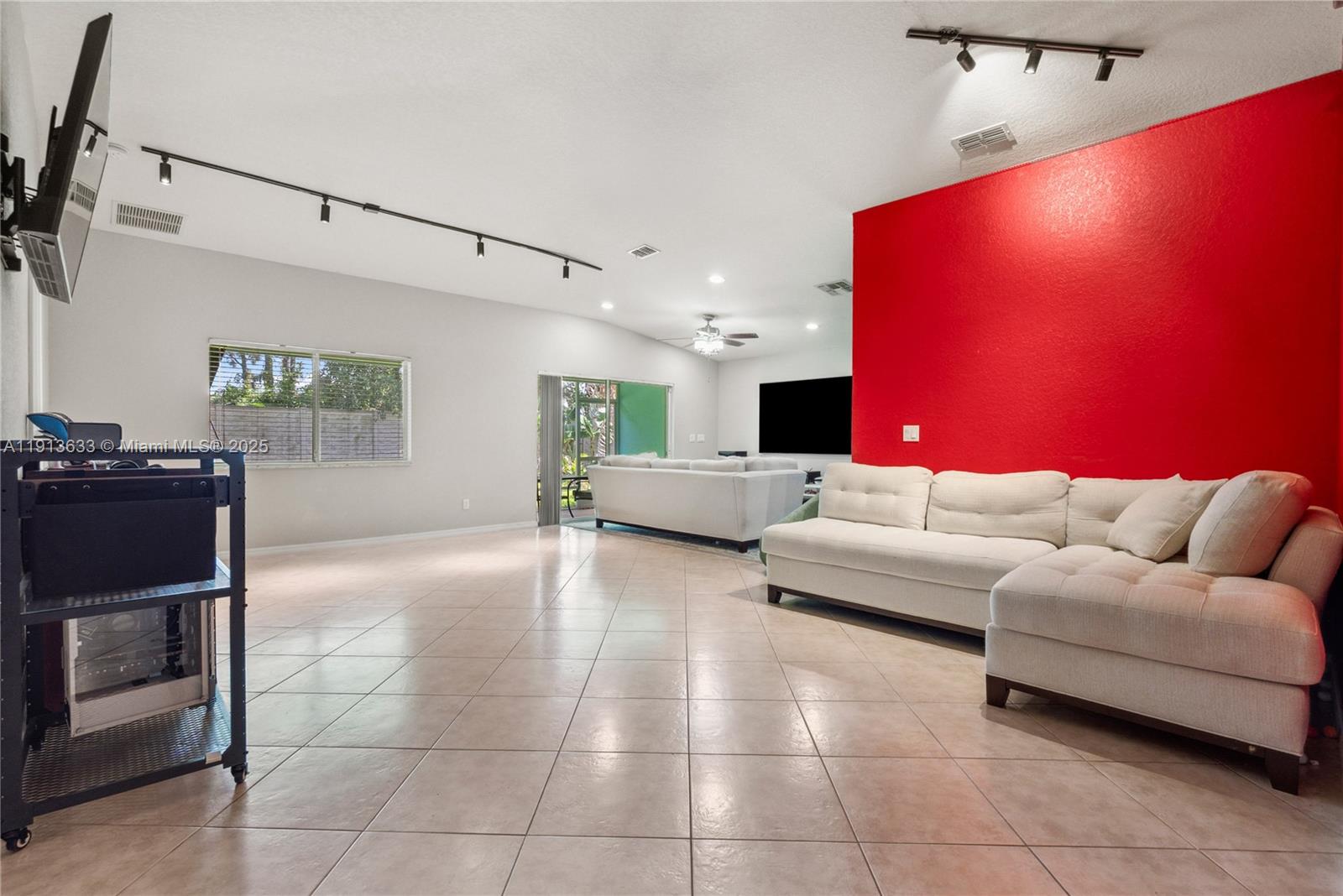 1924 SW Jamesport Dr, Port St. Lucie