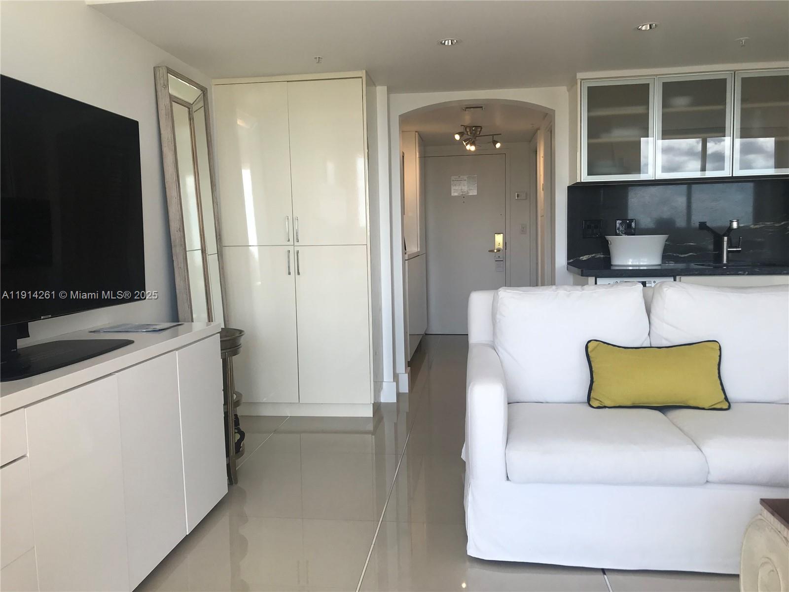 2951 S Bayshore Dr # 904