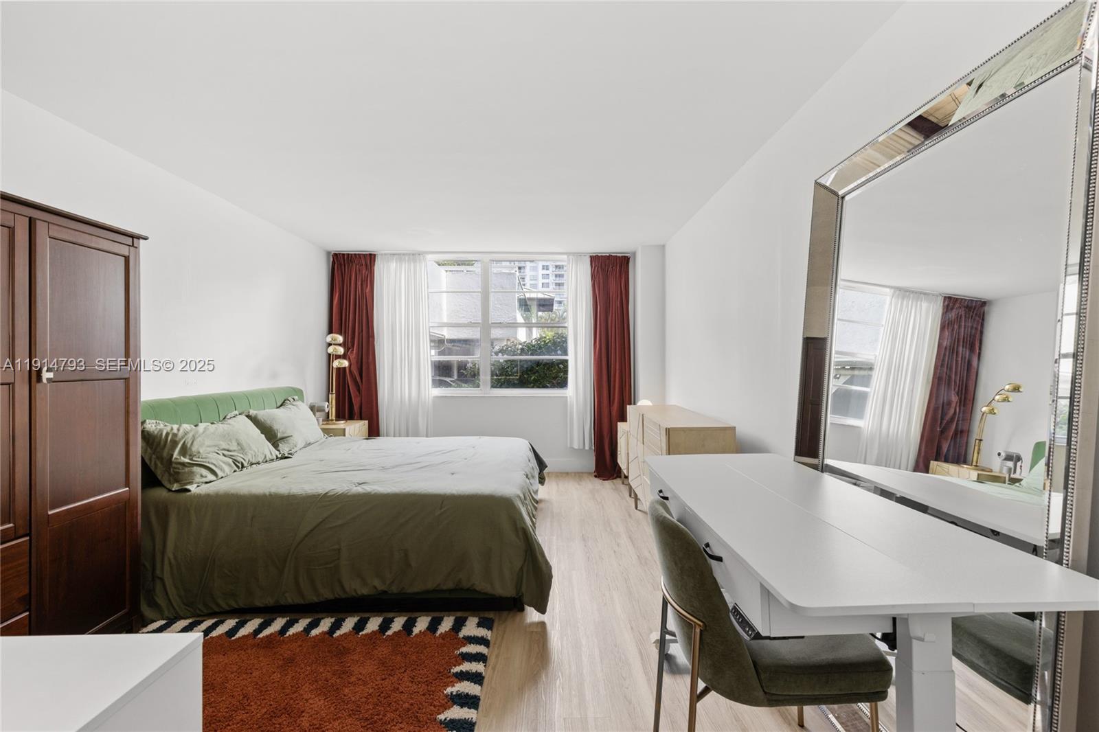 2801 NE 183rd St # 108W