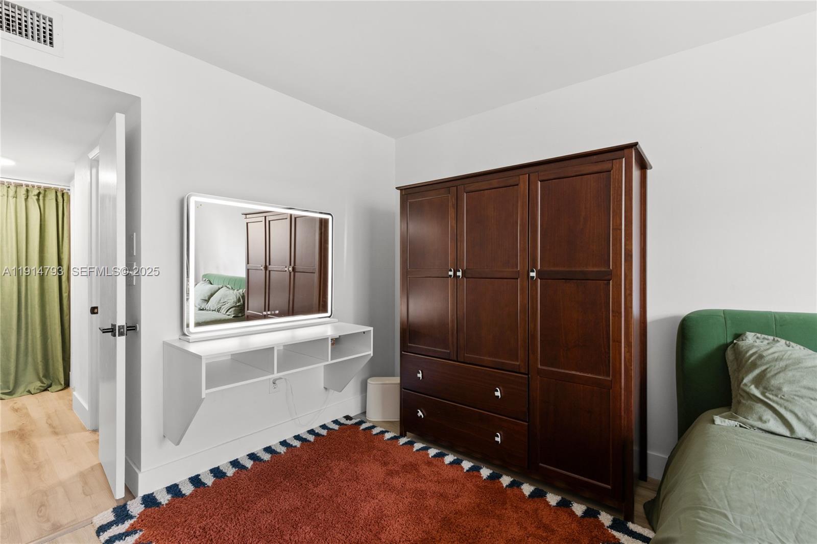 2801 NE 183rd St # 108W