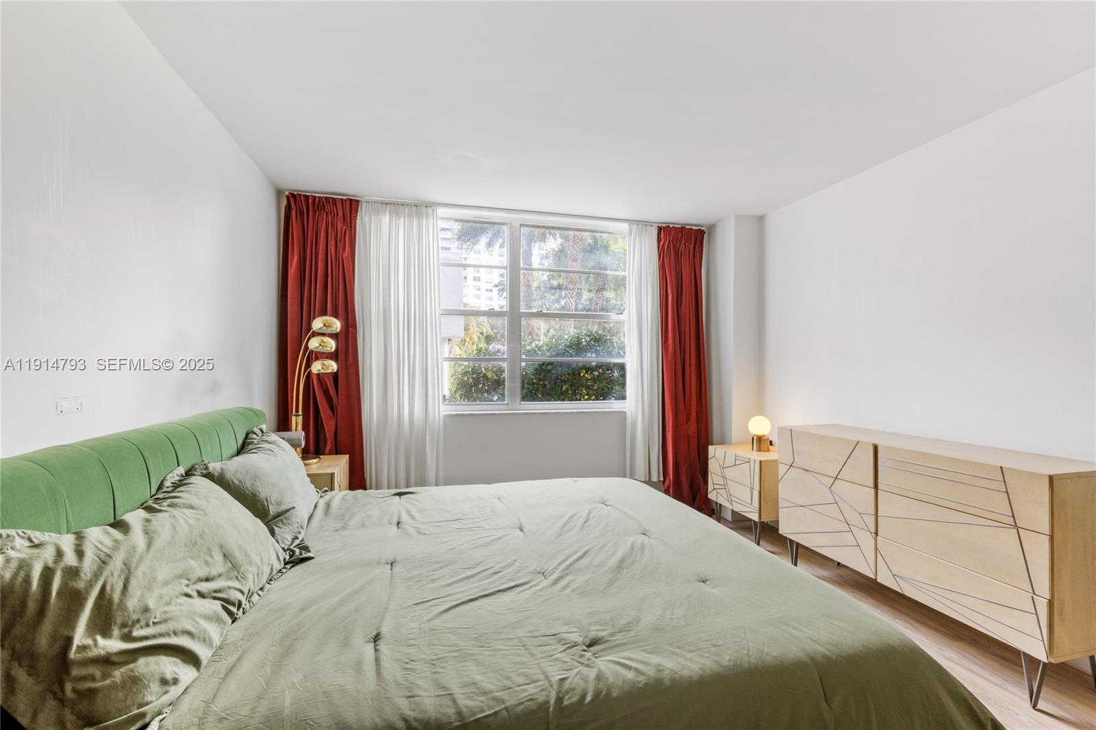 2801 NE 183rd St # 108W