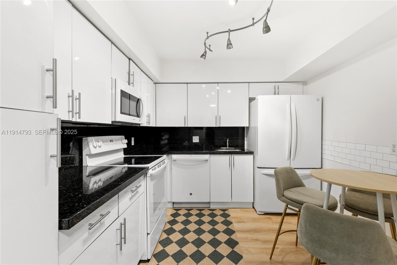 2801 NE 183rd St # 108W