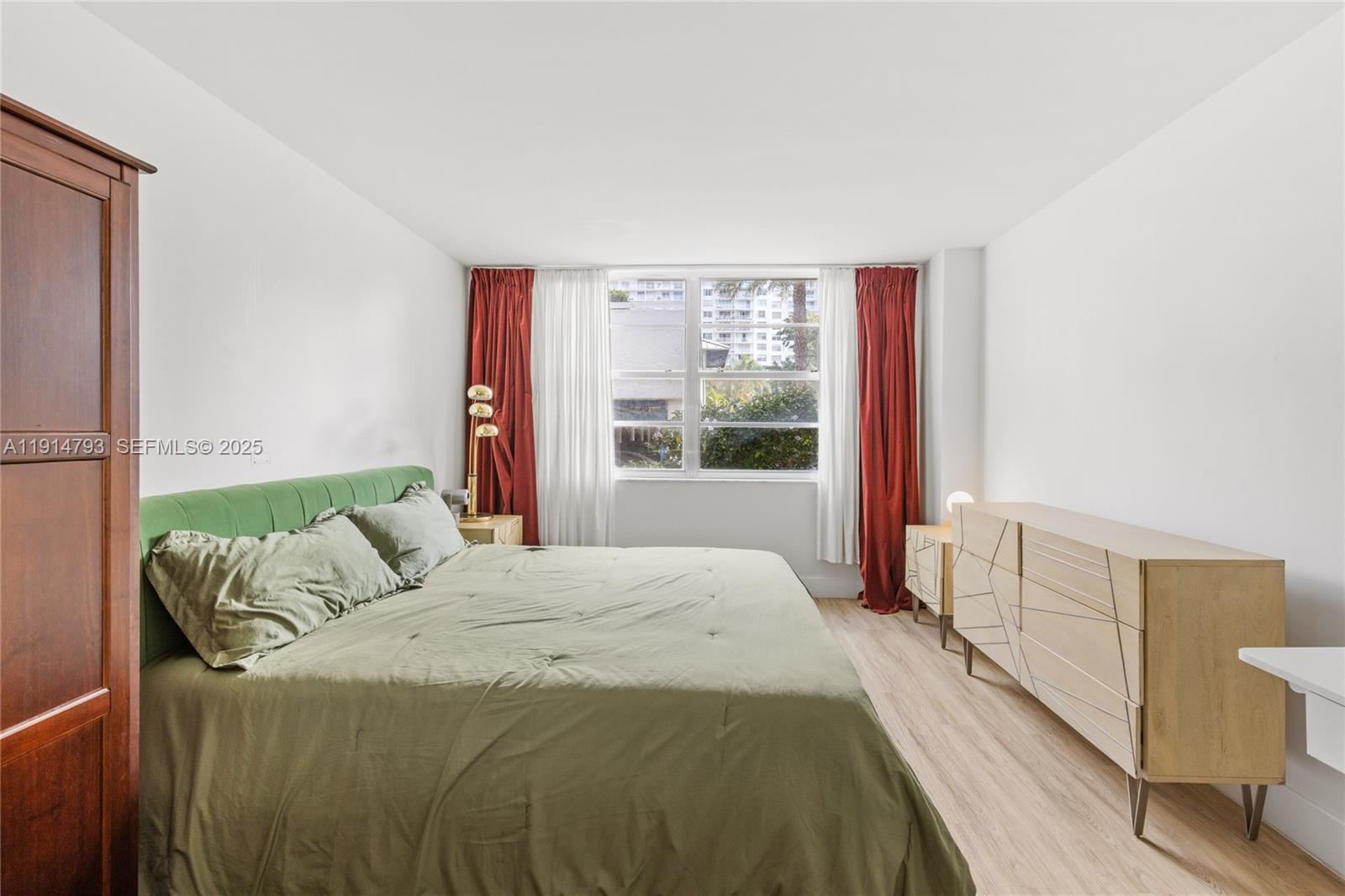 2801 NE 183rd St # 108W