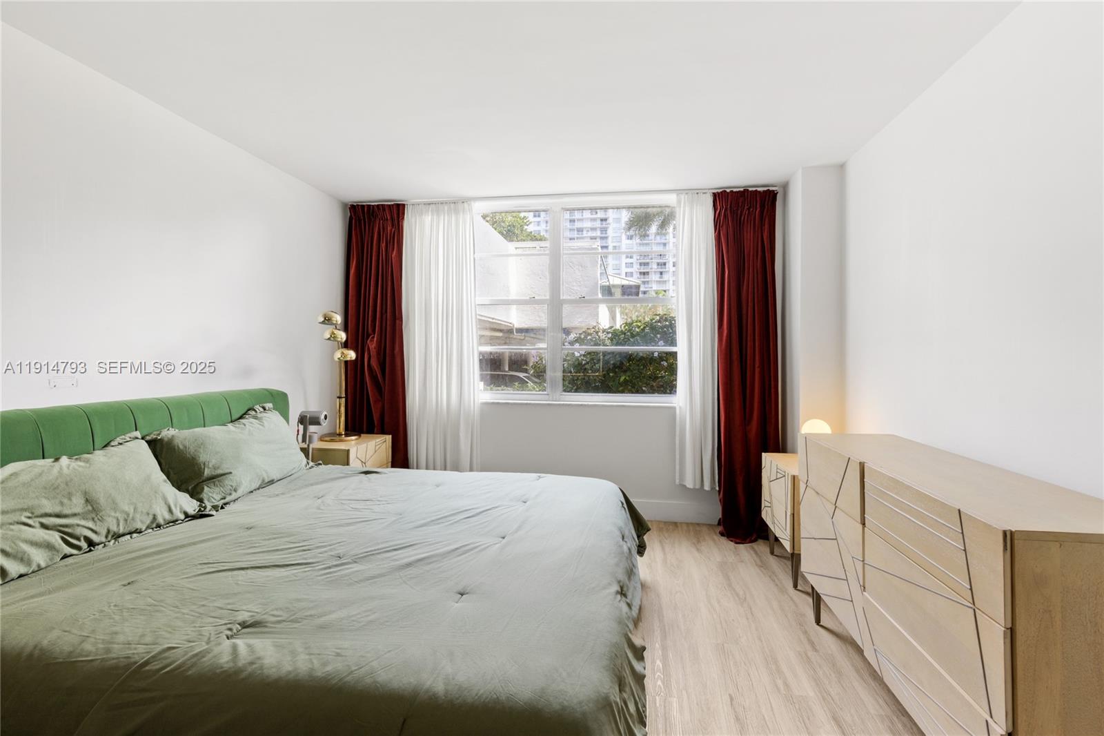 2801 NE 183rd St # 108W