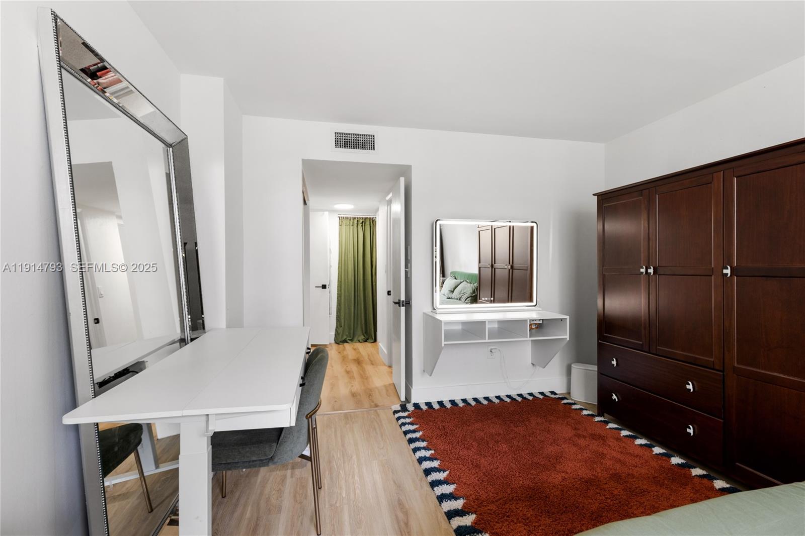 2801 NE 183rd St # 108W