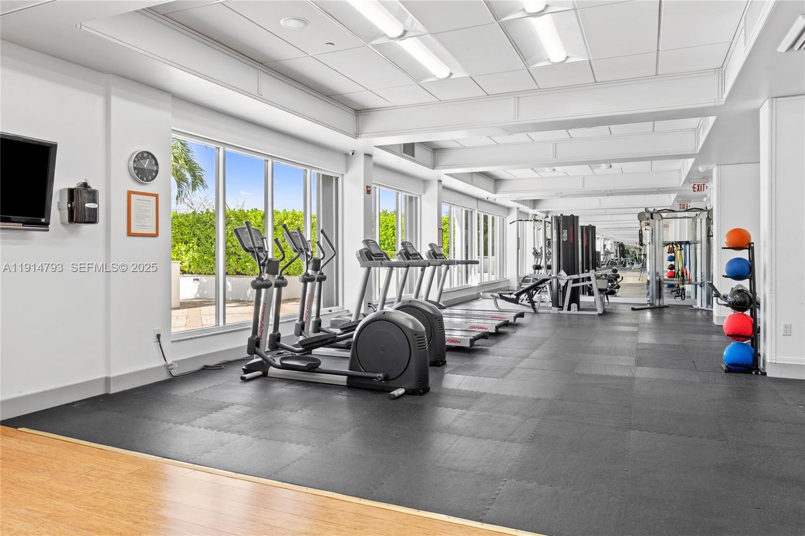 2801 NE 183rd St # 108W