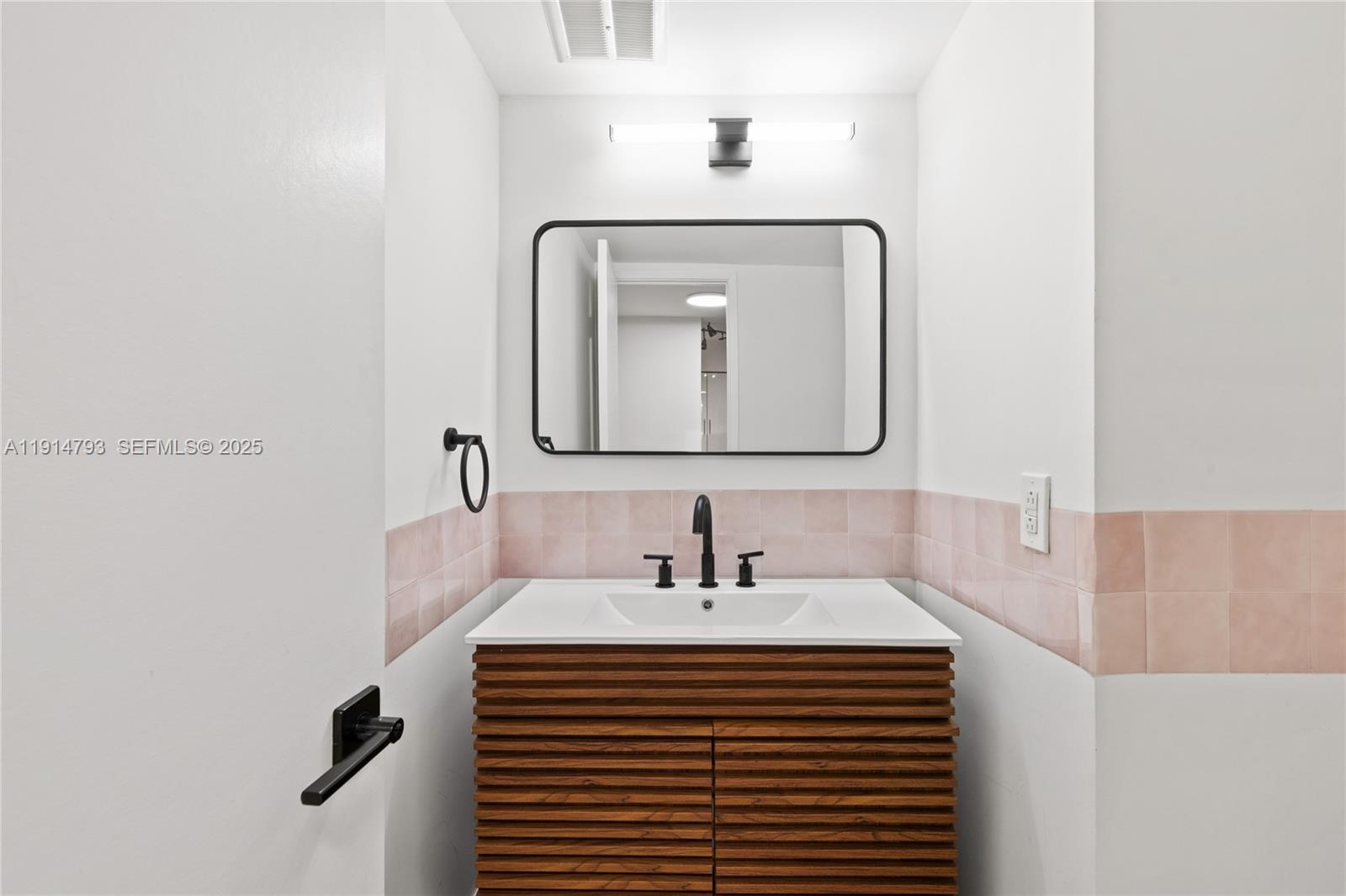 2801 NE 183rd St # 108W