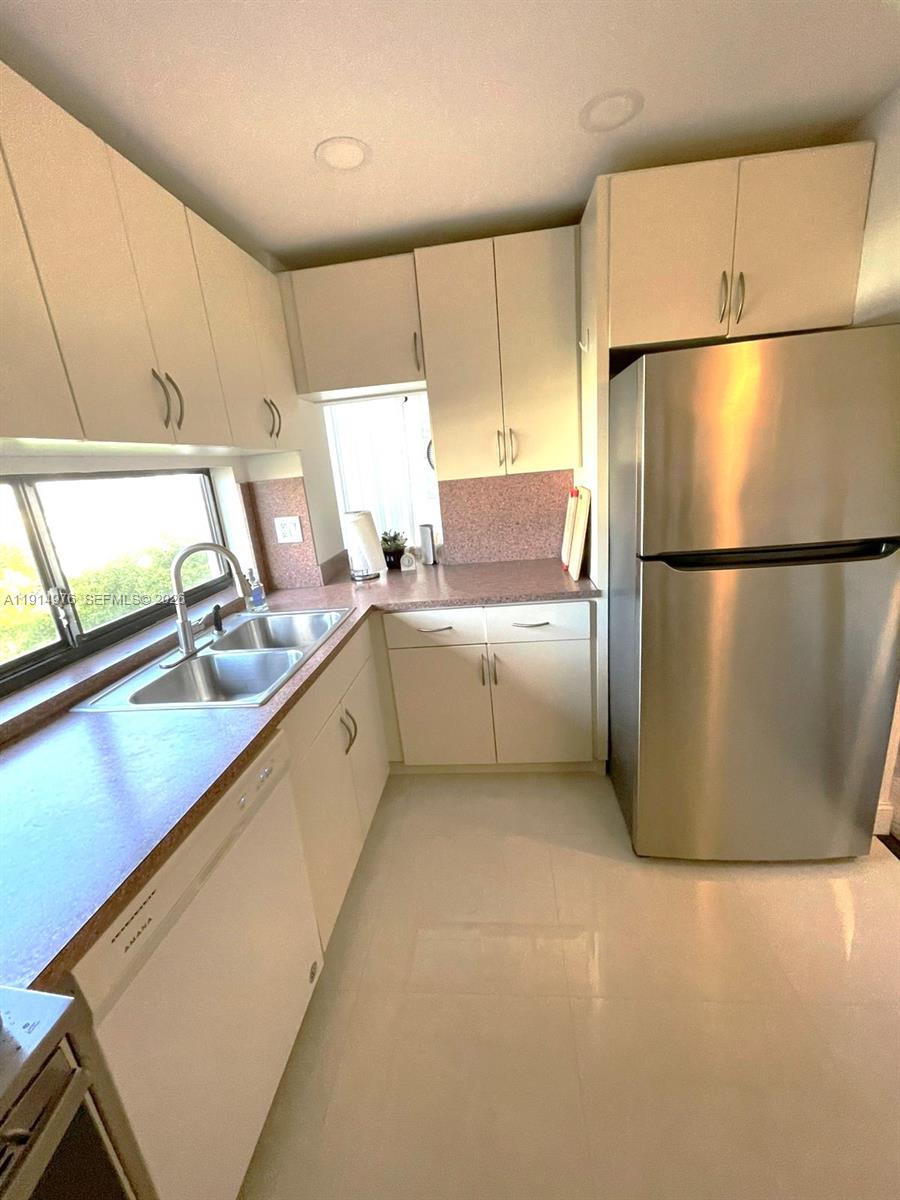 17021 N Bay Rd # 803