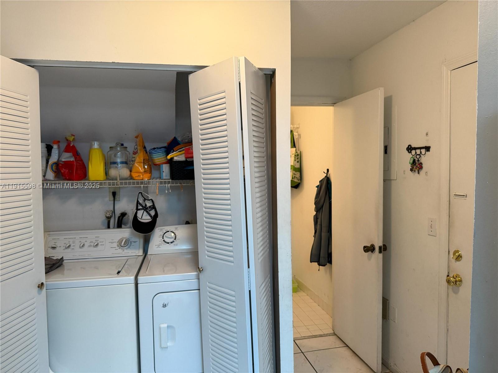 6245 Kendale Lakes Cir # 209